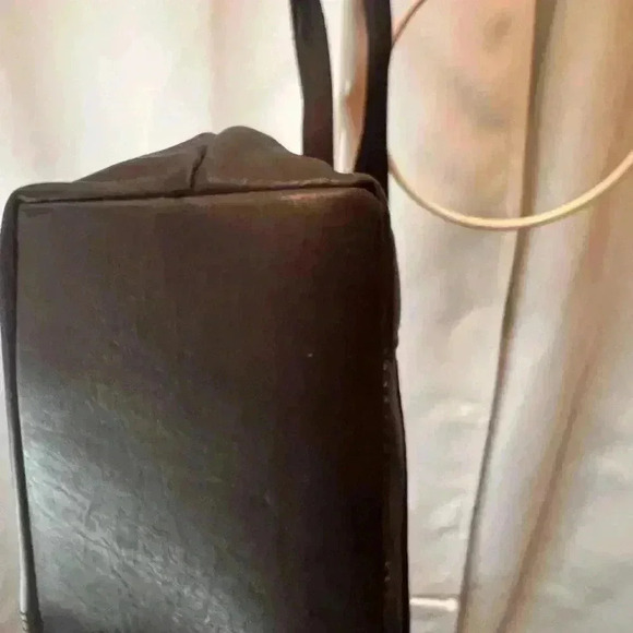 Classic Black Leather Shoulder Bag - Picture 10 of 13